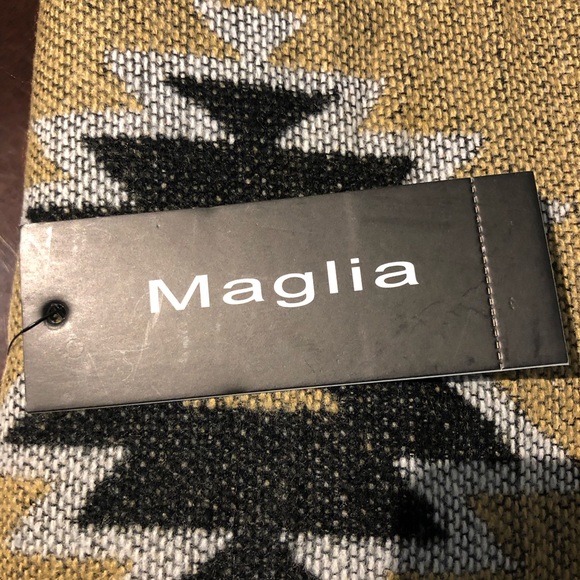 Women’s poncho Knitted warm/cozy one size poncho - Picture 4 of 5